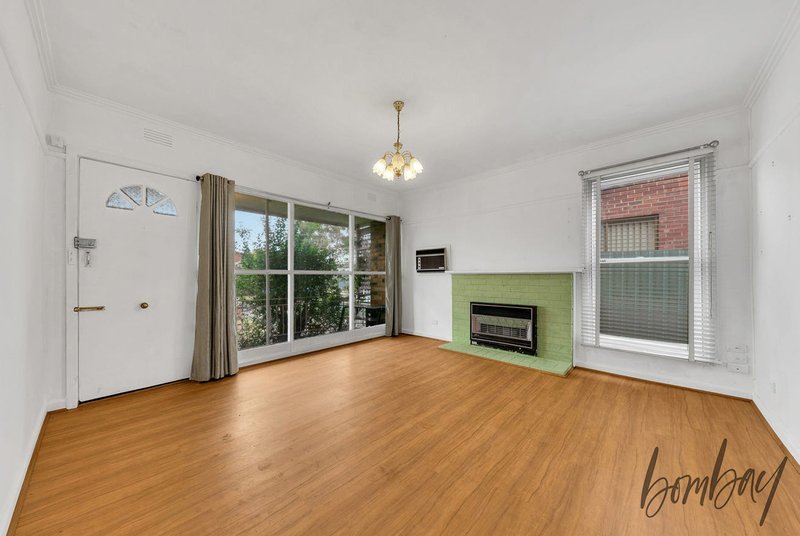 Photo - 22 Hales Crescent, Jacana VIC 3047 - Image 5