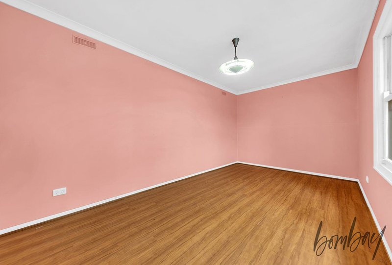 Photo - 22 Hales Crescent, Jacana VIC 3047 - Image 8