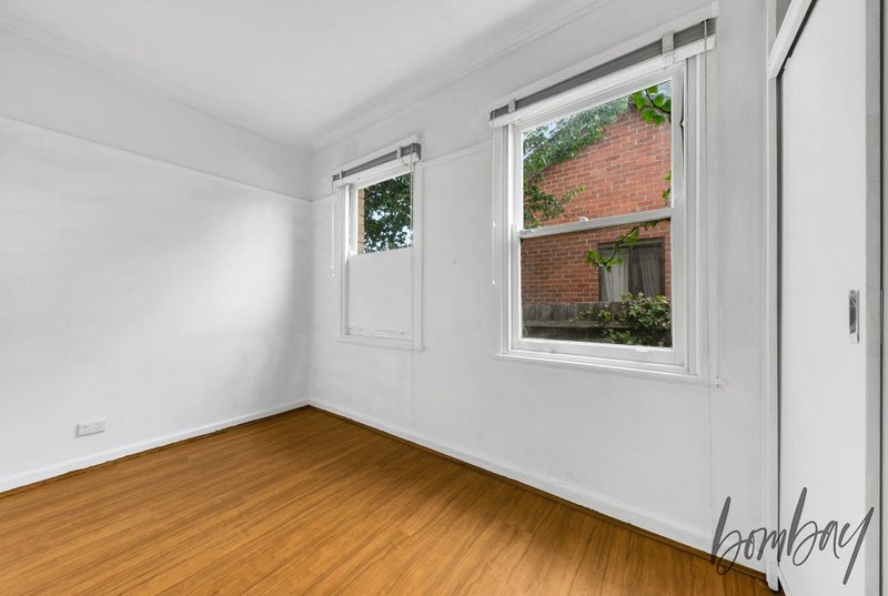 Photo - 22 Hales Crescent, Jacana VIC 3047 - Image 10