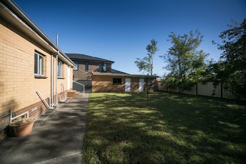 Photo - 22 Haresta Avenue, Dandenong VIC 3175 - Image 11