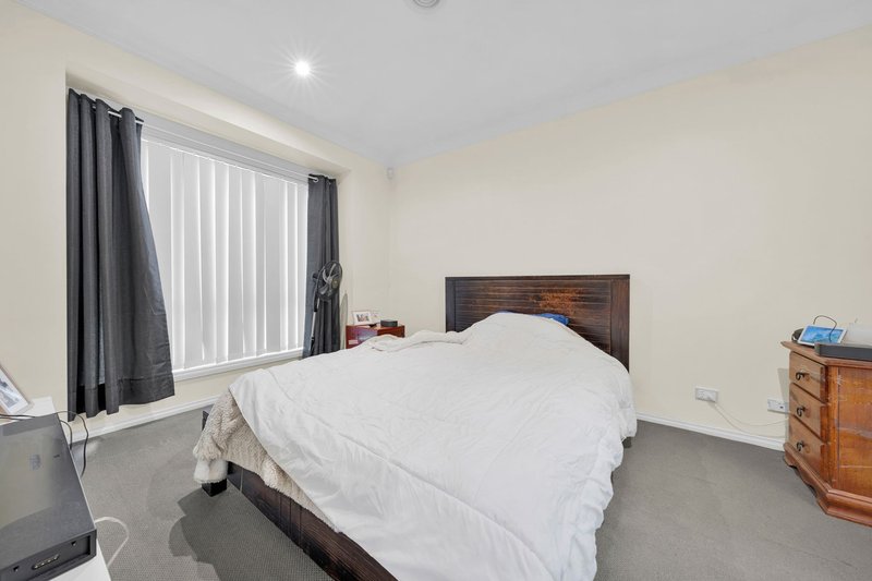 Photo - 22 Harkaway Avenue, Hoppers Crossing VIC 3029 - Image 4