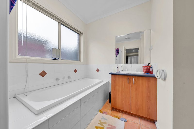 Photo - 22 Harkaway Avenue, Hoppers Crossing VIC 3029 - Image 6