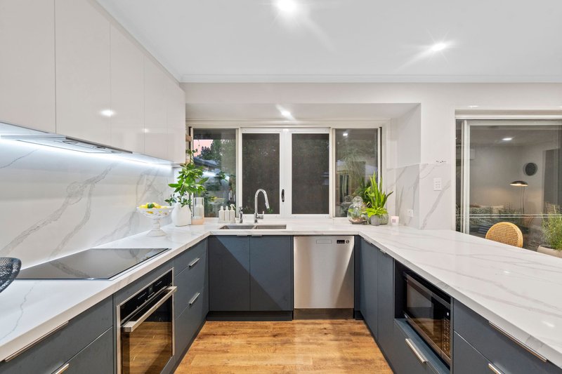 Photo - 22 Helisma Court, Mount Warren Park QLD 4207 - Image 5