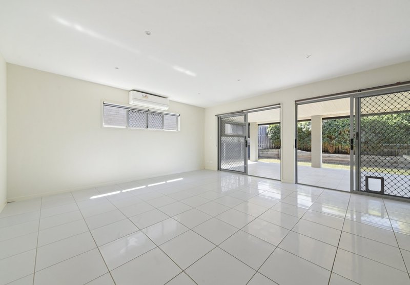 Photo - 22 Heron Close, Dakabin QLD 4503 - Image 3