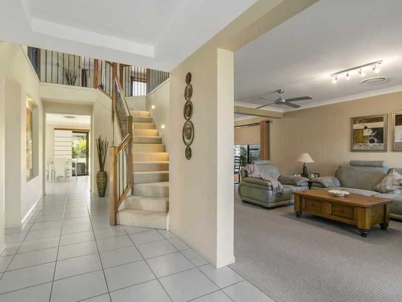 Photo - 22 Hewson Ct , Mudgeeraba QLD 4213 - Image 3