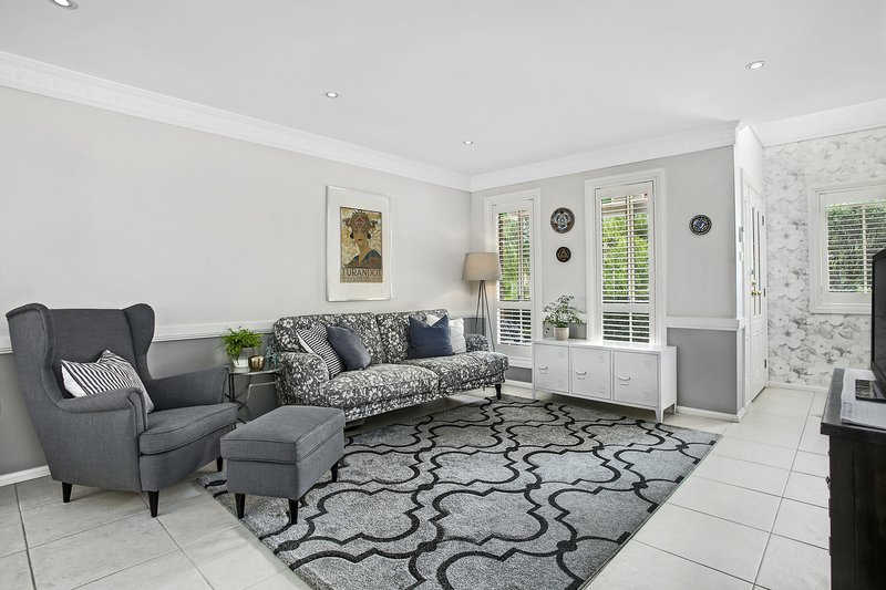 Photo - 2/2 Highclere Place, Castle Hill NSW 2154 - Image 5