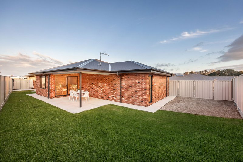 Photo - 22 Hillcrest Street, Leneva VIC 3691 - Image 4