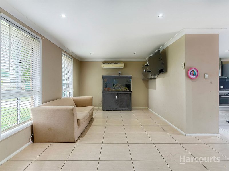 Photo - 22 Hillmont Crescent, Morayfield QLD 4506 - Image 4