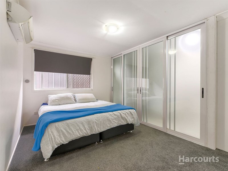 Photo - 22 Hillmont Crescent, Morayfield QLD 4506 - Image 7