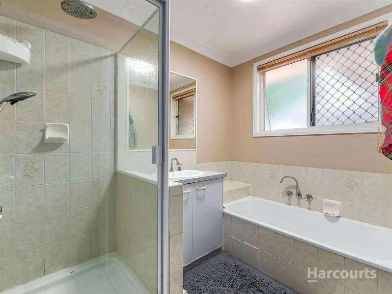 Photo - 22 Hillmont Crescent, Morayfield QLD 4506 - Image 10