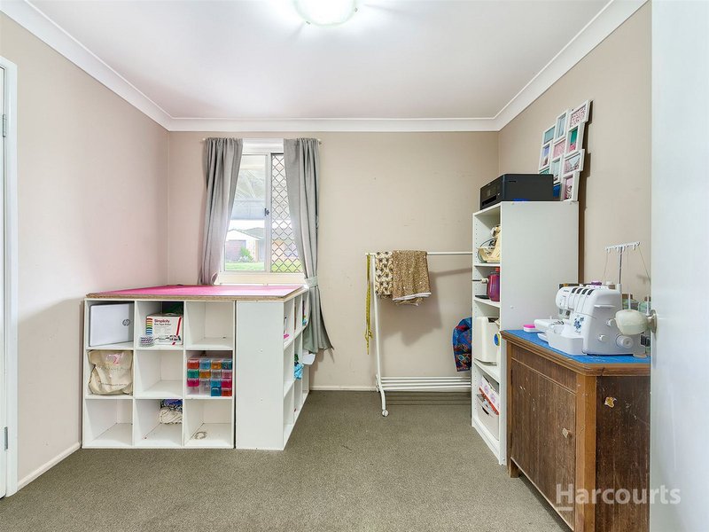 Photo - 22 Hillmont Crescent, Morayfield QLD 4506 - Image 11