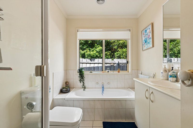 Photo - 22 Hinkley Avenue, Croydon VIC 3136 - Image 5