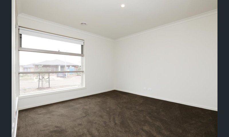 Photo - 22 Hiskey Crescent, Werribee VIC 3030 - Image 5