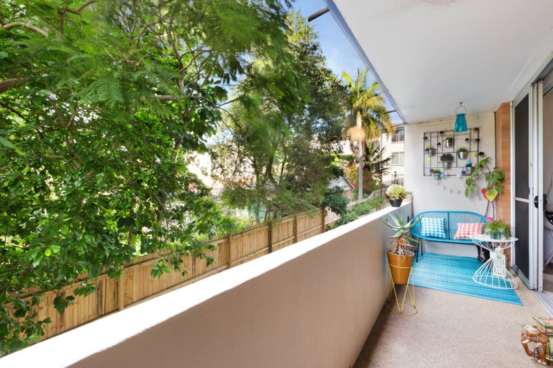 Photo - 2/2 Holborn Avenue, Dee Why NSW 2099 - Image 2