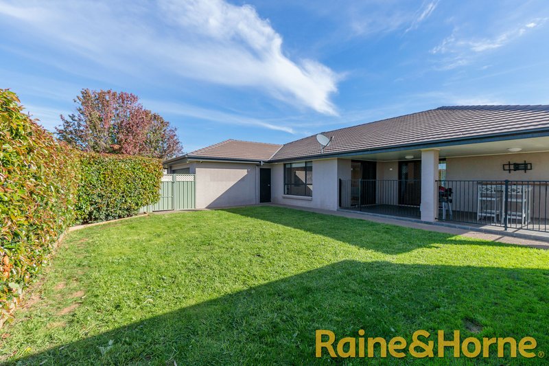 Photo - 22 Holmwood Drive, Dubbo NSW 2830 - Image 17