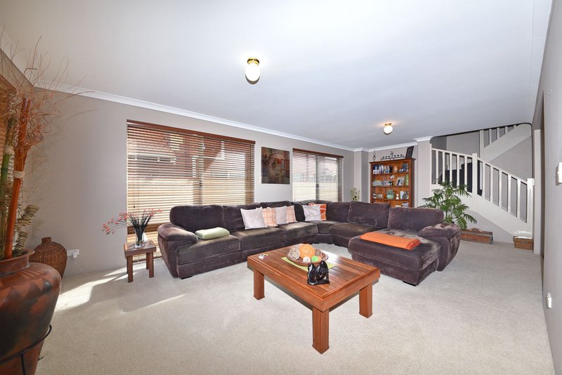 Photo - 22 Holyhead Green, Mindarie WA 6030 - Image 4