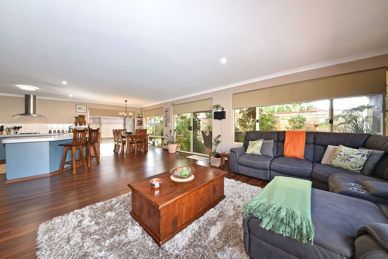 Photo - 22 Holyhead Green, Mindarie WA 6030 - Image 9