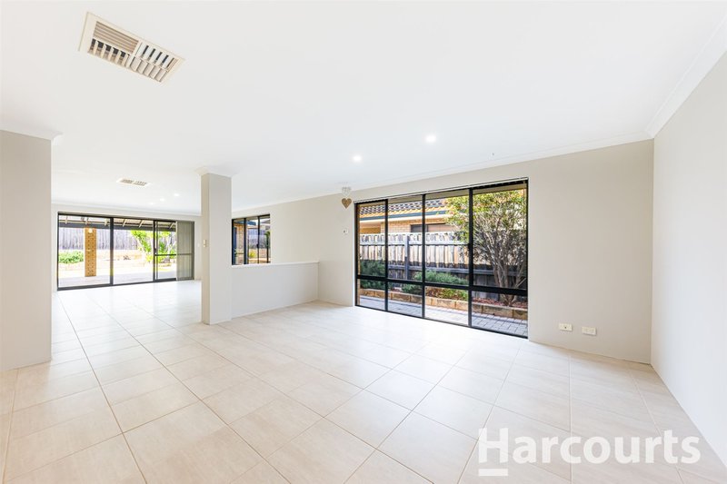 Photo - 22 Honeymyrtle Grange, Halls Head WA 6210 - Image 9