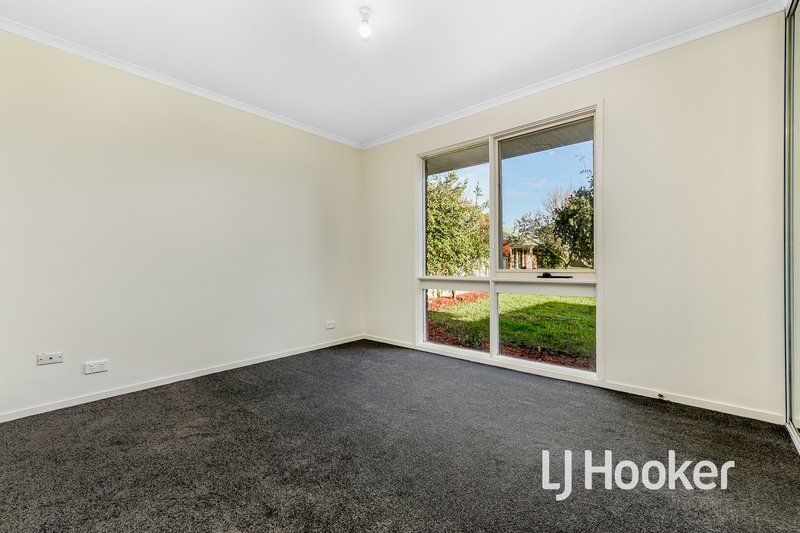 Photo - 22 Horsfield Street, Cranbourne North VIC 3977 - Image 7