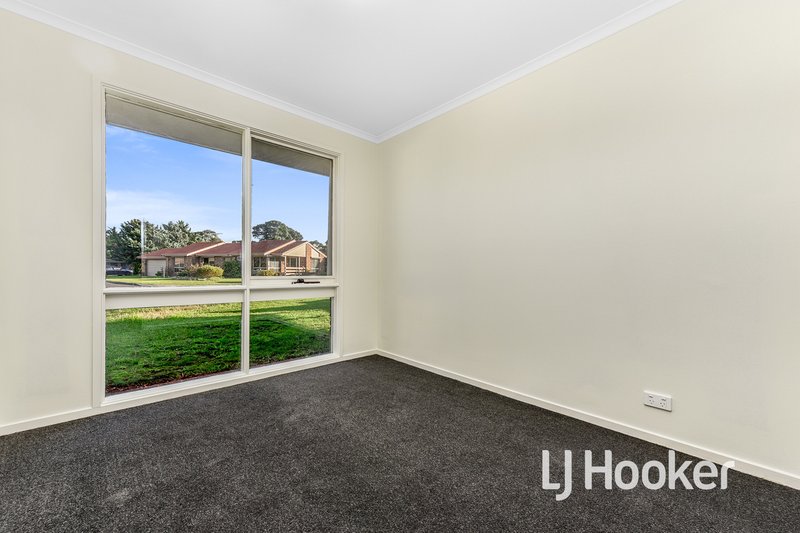 Photo - 22 Horsfield Street, Cranbourne North VIC 3977 - Image 9