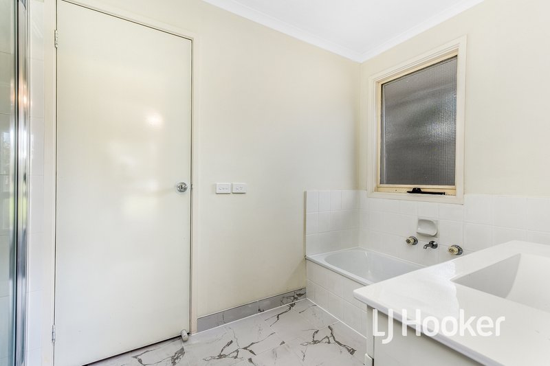 Photo - 22 Horsfield Street, Cranbourne North VIC 3977 - Image 11