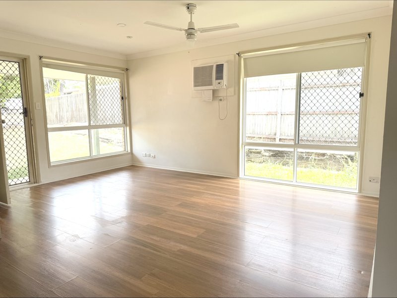 Photo - 22 Houston Drive, Crestmead QLD 4132 - Image 2