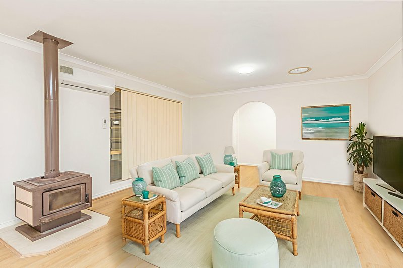 Photo - 22 Huntingdale Crescent, Connolly WA 6027 - Image 2