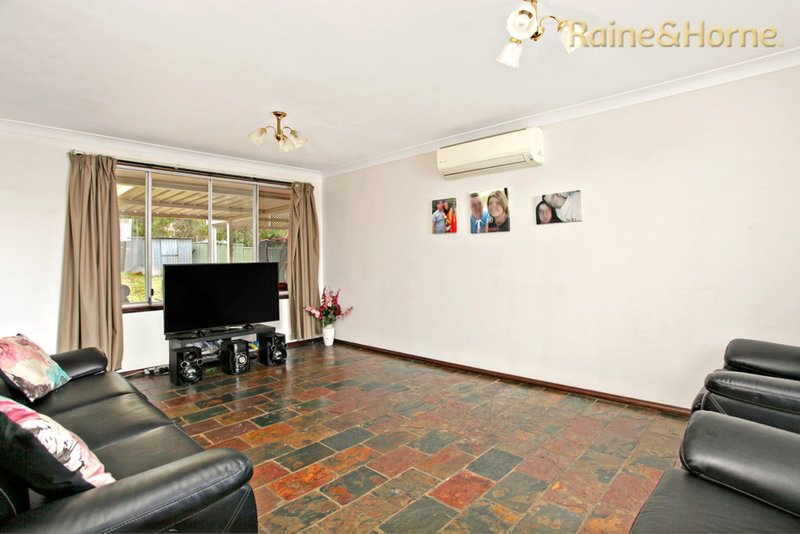 Photo - 22 Iron Bark Way, Colyton NSW 2760 - Image 2