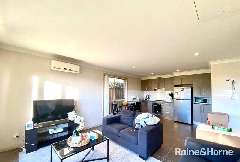 Photo - 22 Isabella Crescent, Glenfield NSW 2167 - Image 2