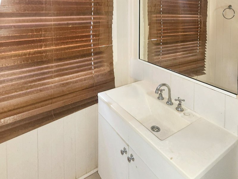 Photo - 22 James Street, Kingaroy QLD 4610 - Image 4