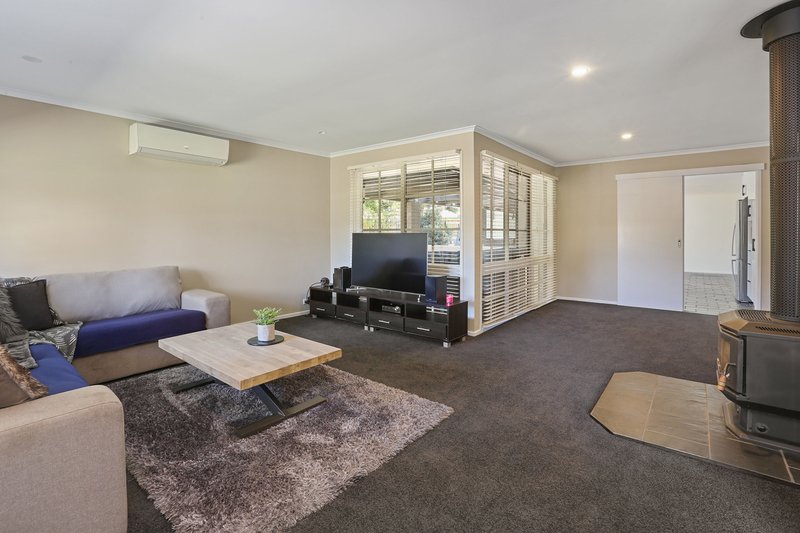 Photo - 22 Jania Street, Lara VIC 3212 - Image 3