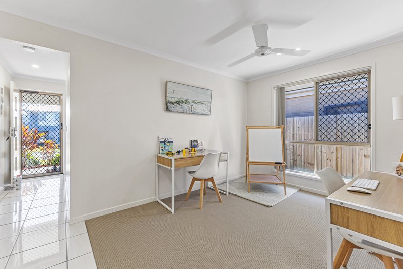 Photo - 22 Japoon Street, North Lakes QLD 4509 - Image 3