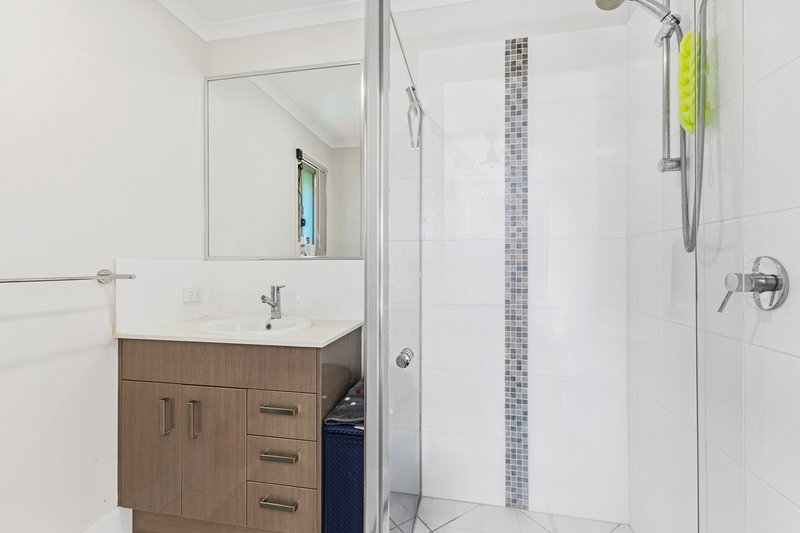 Photo - 22 Japoon Street, North Lakes QLD 4509 - Image 11