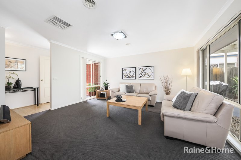 Photo - 22 Jardine Crescent, Sunbury VIC 3429 - Image 3