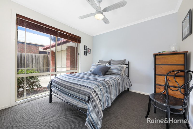 Photo - 22 Jardine Crescent, Sunbury VIC 3429 - Image 10