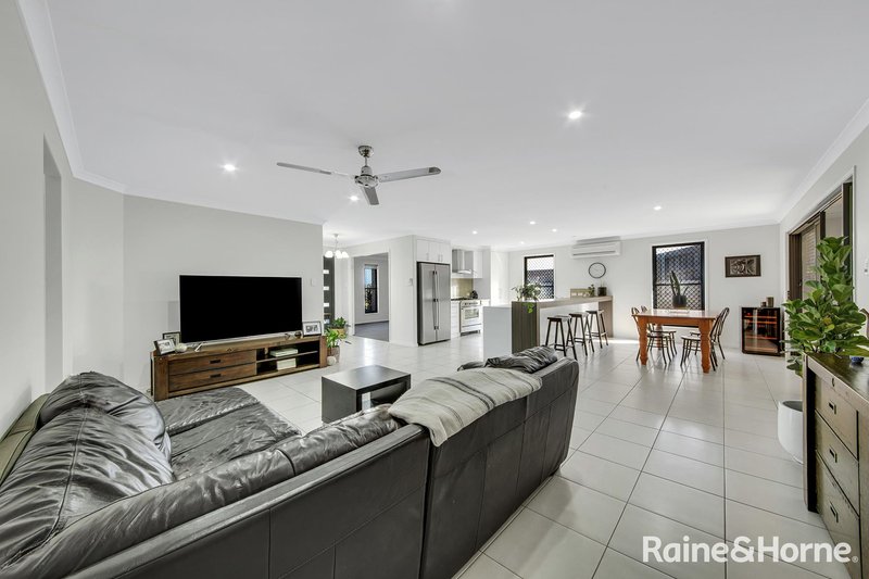 Photo - 22 Jeana Close, Boyne Island QLD 4680 - Image 2