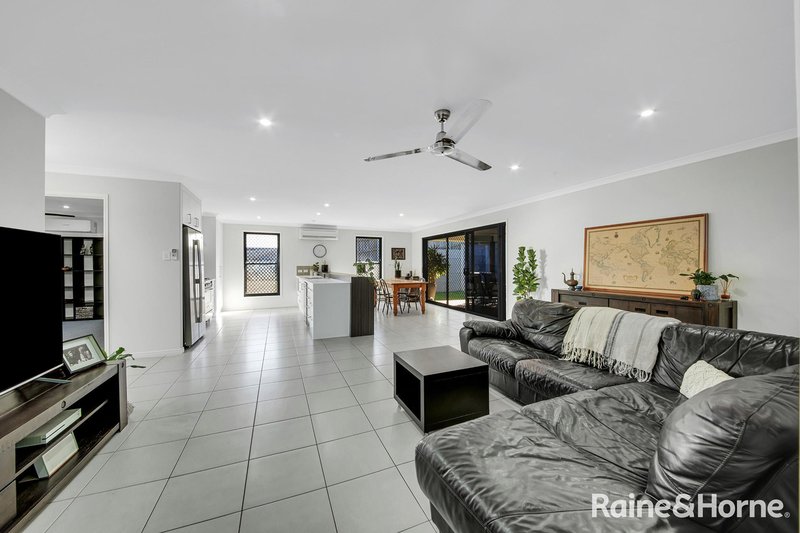 Photo - 22 Jeana Close, Boyne Island QLD 4680 - Image 11