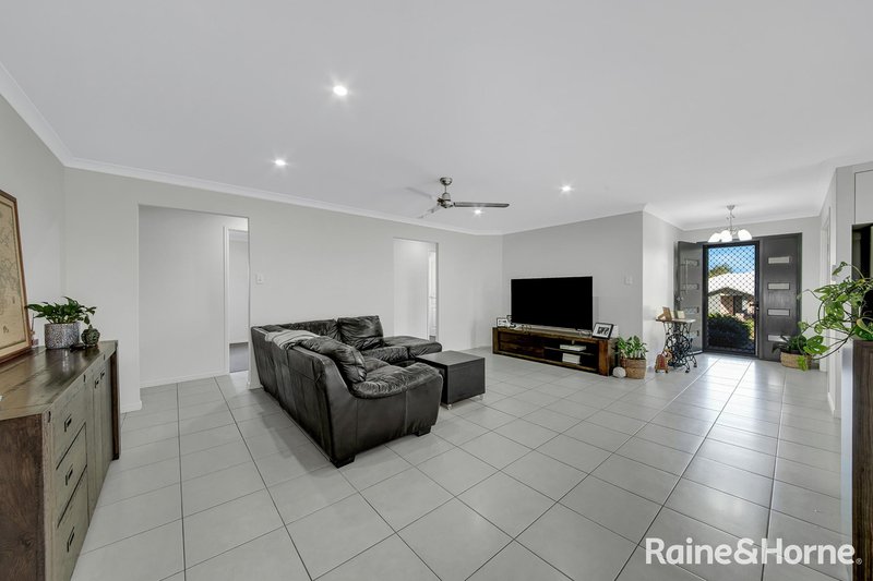 Photo - 22 Jeana Close, Boyne Island QLD 4680 - Image 12