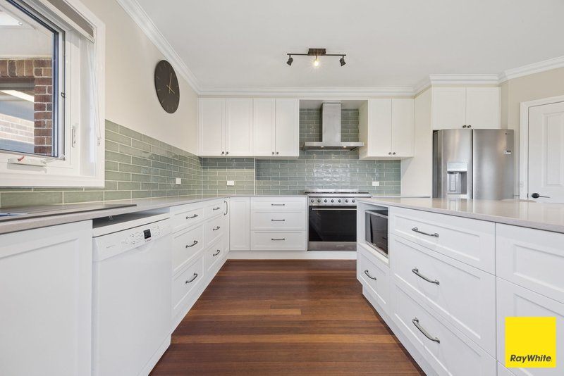 Photo - 22 John Dwyer Crescent, Bungendore NSW 2621 - Image 3