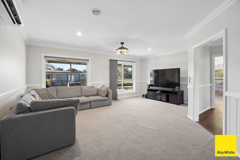 Photo - 22 John Dwyer Crescent, Bungendore NSW 2621 - Image 5