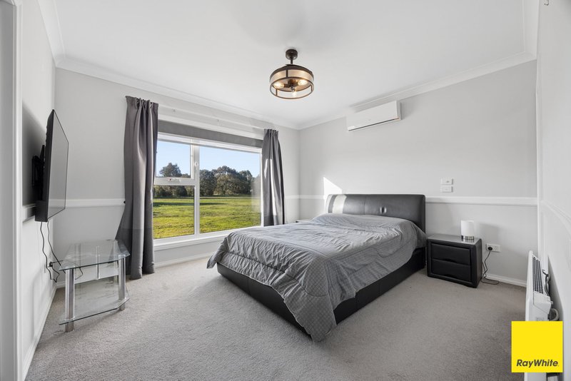 Photo - 22 John Dwyer Crescent, Bungendore NSW 2621 - Image 6