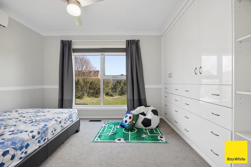 Photo - 22 John Dwyer Crescent, Bungendore NSW 2621 - Image 9