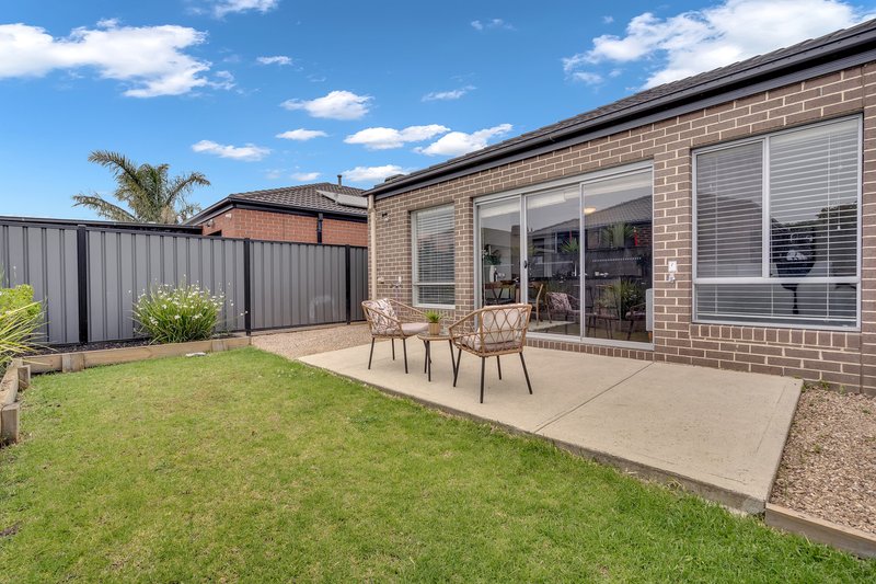 Photo - 22 Jonesfield Street, Craigieburn VIC 3064 - Image 12