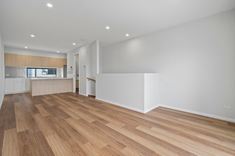 Photo - 2/2 Josephine Street, Oak Park VIC 3046 - Image 6