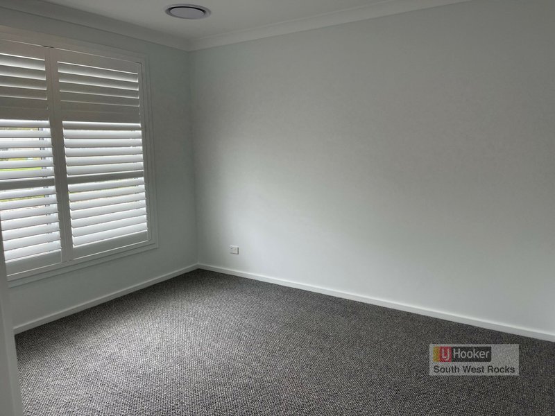 Photo - 22 Kalang Avenue, South West Rocks NSW 2431 - Image 7