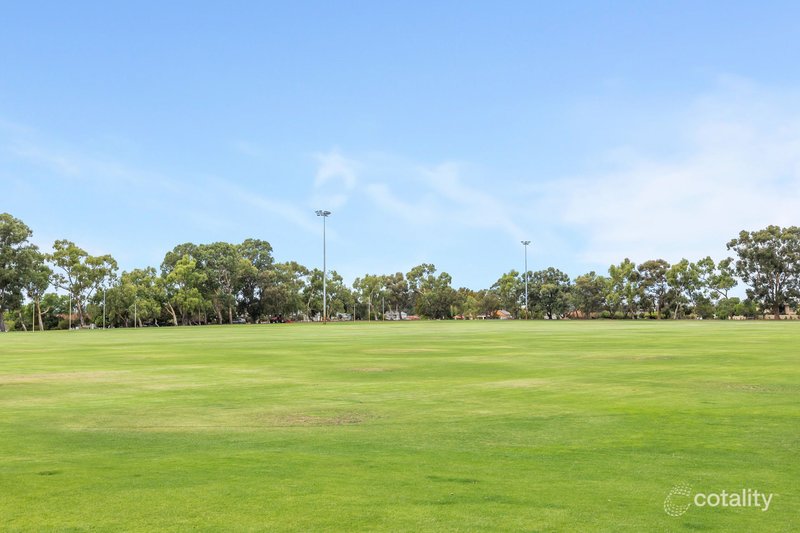 Photo - 22 Karoonda Road, Booragoon WA 6154 - Image 19
