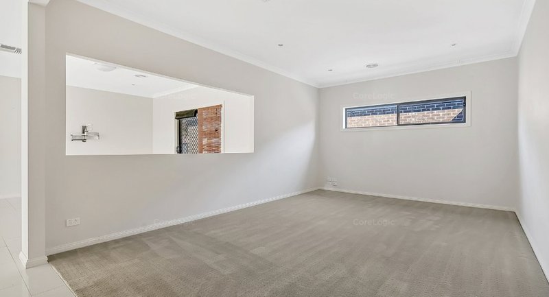 Photo - 22 Kensley Circuit, Craigieburn VIC 3064 - Image 4