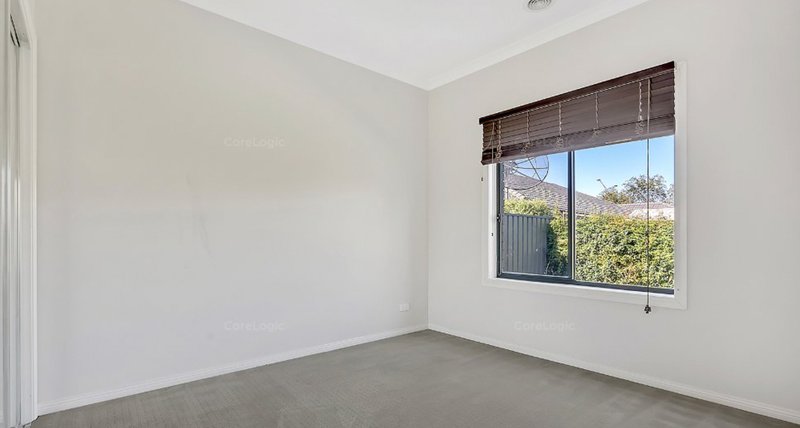 Photo - 22 Kensley Circuit, Craigieburn VIC 3064 - Image 7