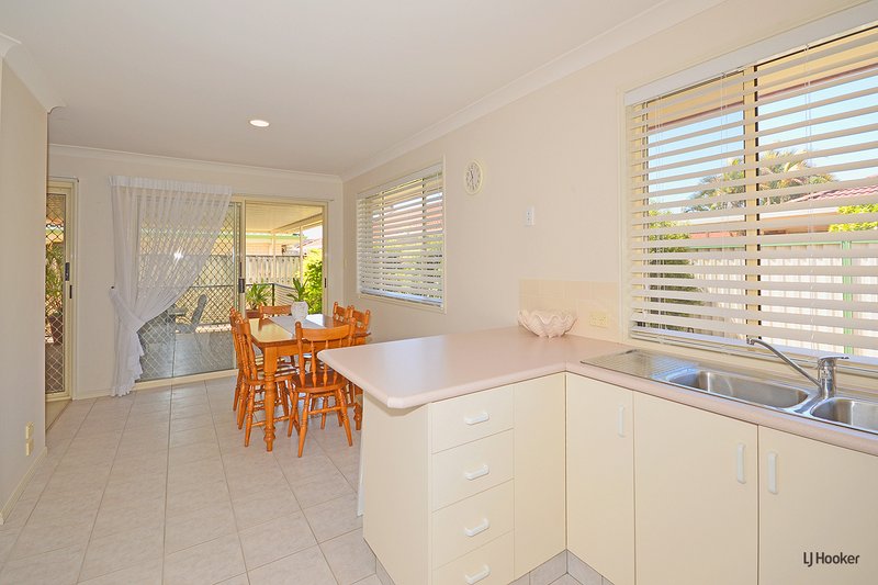 Photo - 22 Kentia Crescent, Banora Point NSW 2486 - Image 7