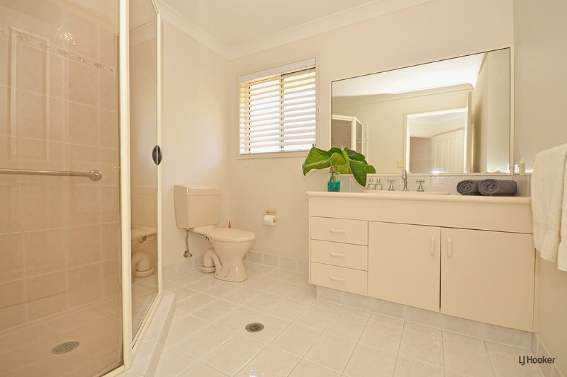 Photo - 22 Kentia Crescent, Banora Point NSW 2486 - Image 12